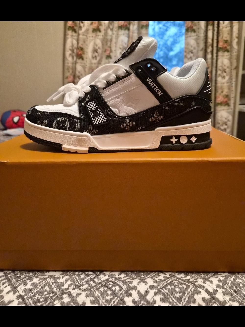 Louis Vuitton Kids Black & White Low-Top Sneaker